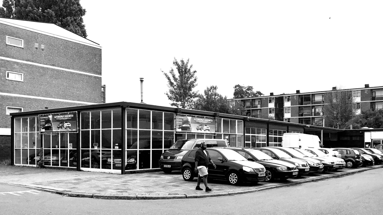 LEVS Dickensplaats showroom1 zw min