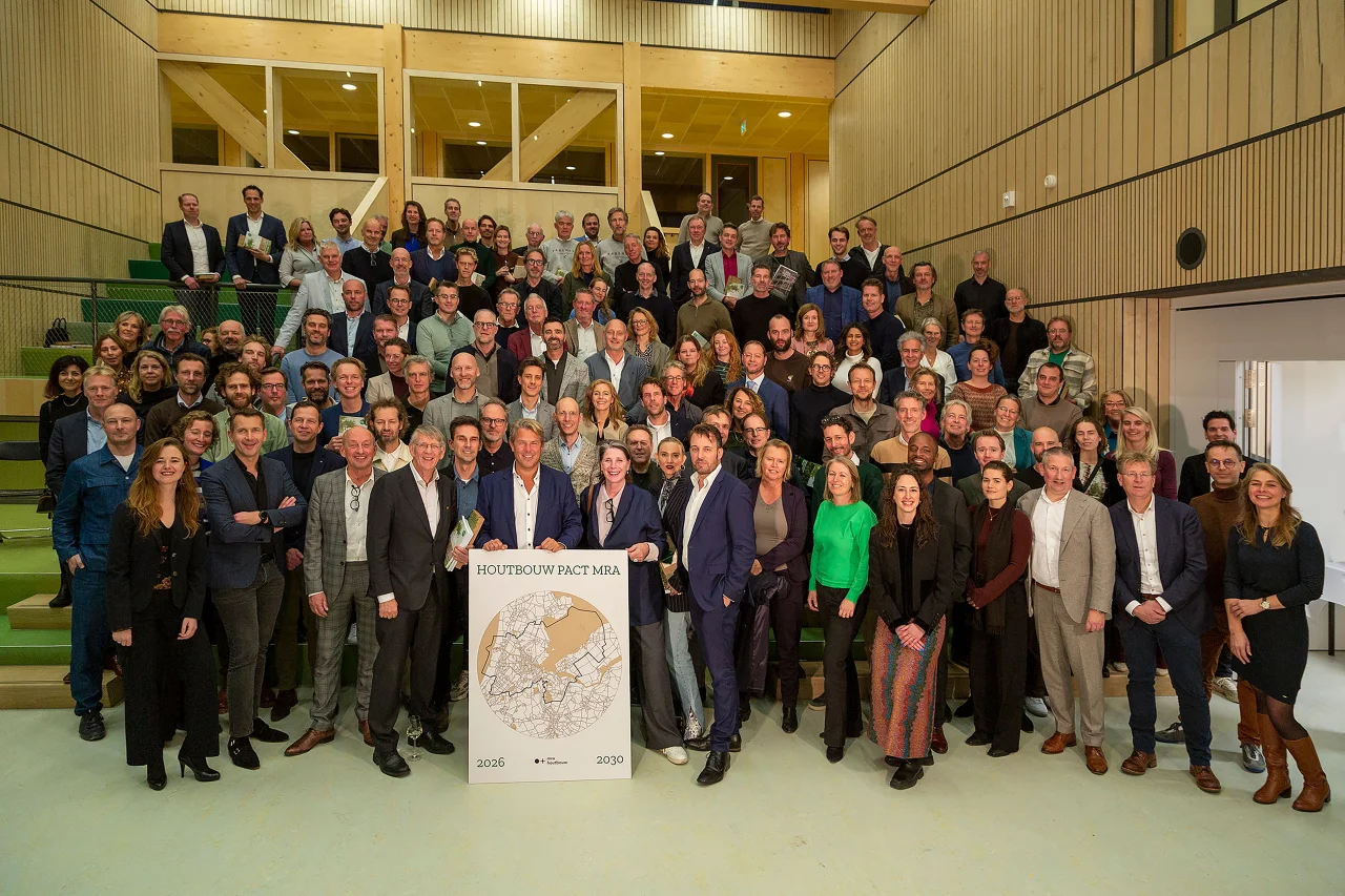 Houtbouw Pact groepsfoto min